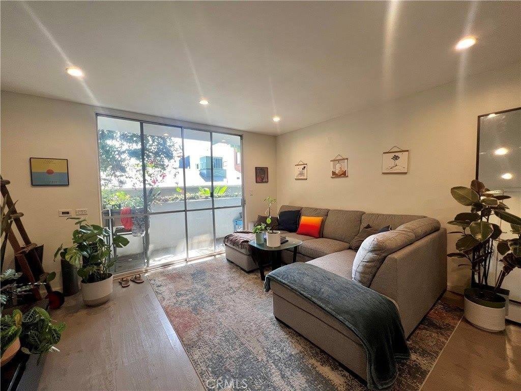 622 Westmount Dr – photo 3