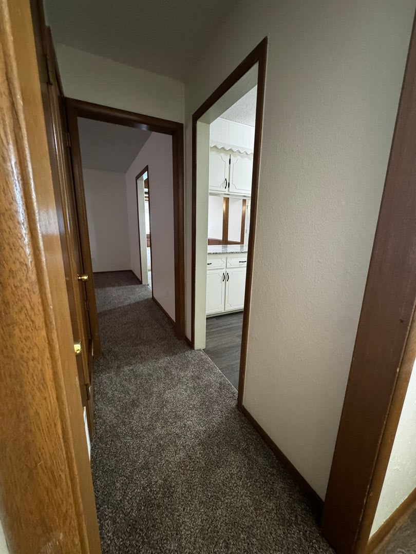 (3) Bed/(2) Bath with (2) Living Areas in MWC Avail NOW! – photo 4