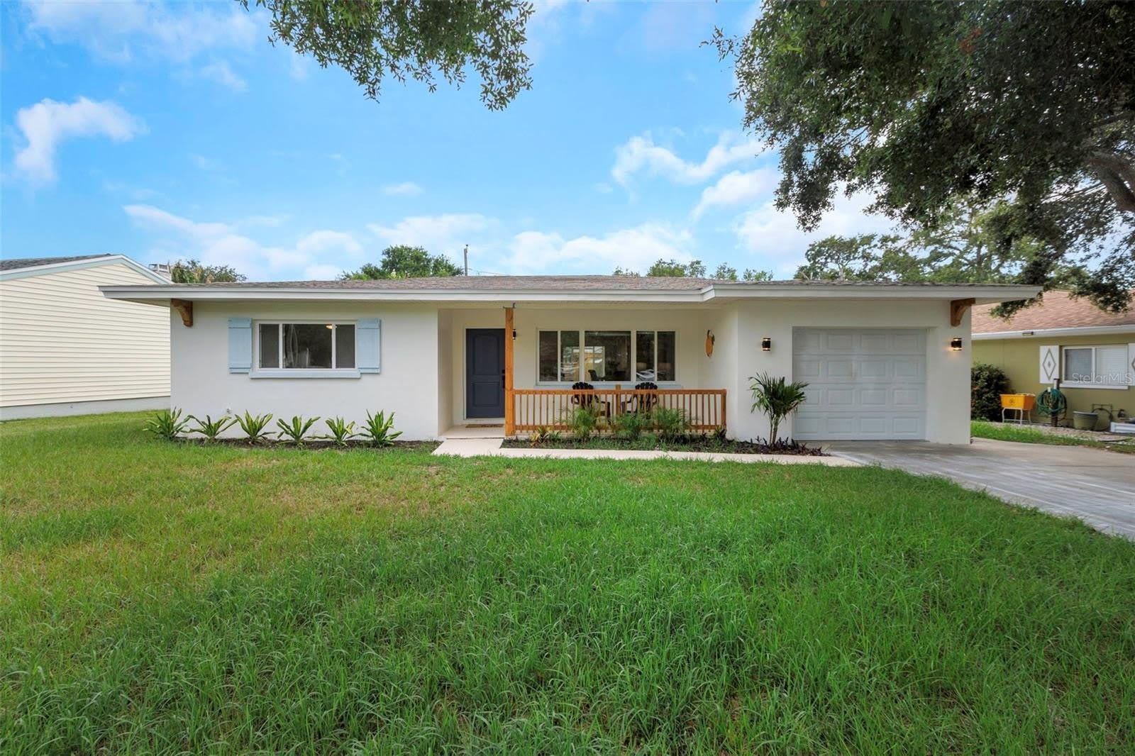 245 GROVE CIR N – photo 2