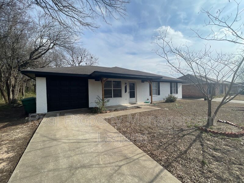701 S Valentine Dr. – photo 2