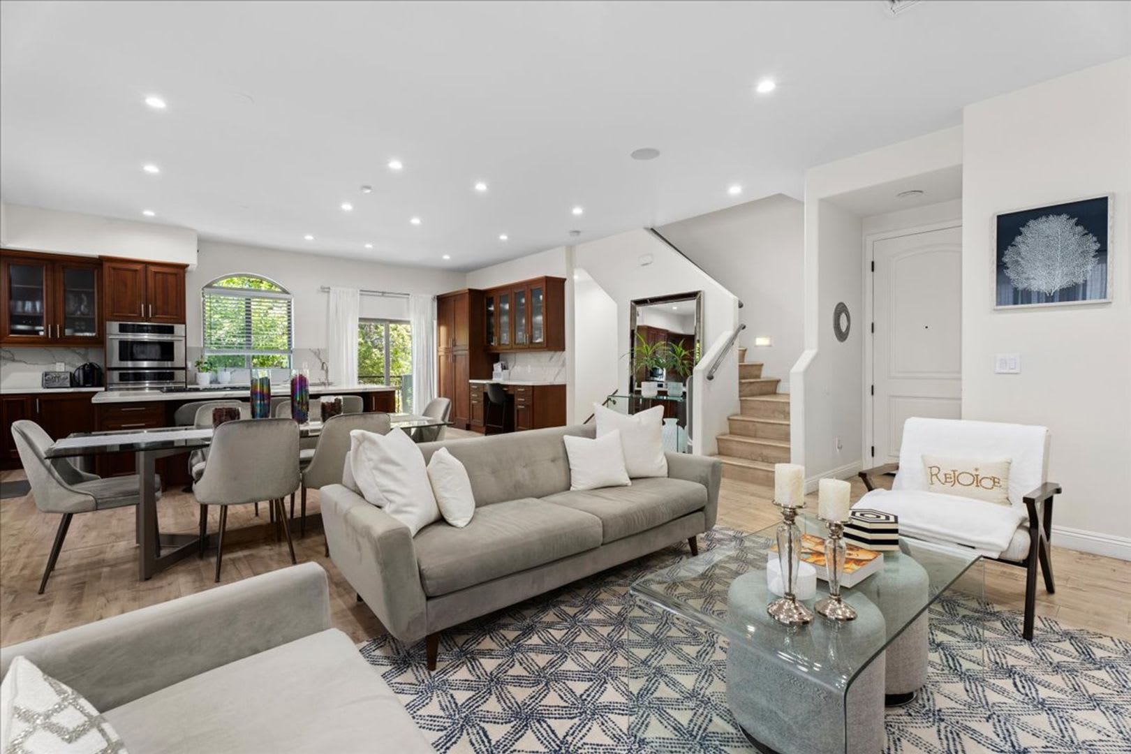Spacious Tri Level Townhome In Valley Village – photo 5