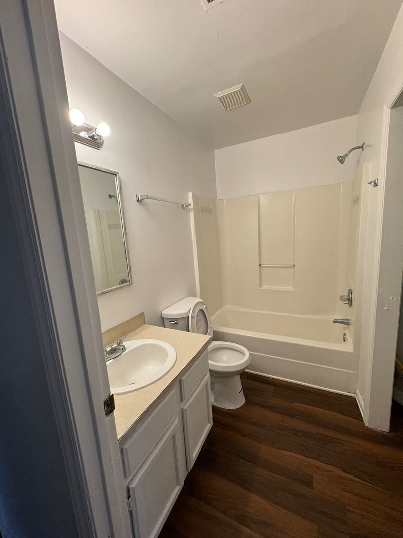Room in 3 Bedroom Home at Gera Emma Dr – photo 5