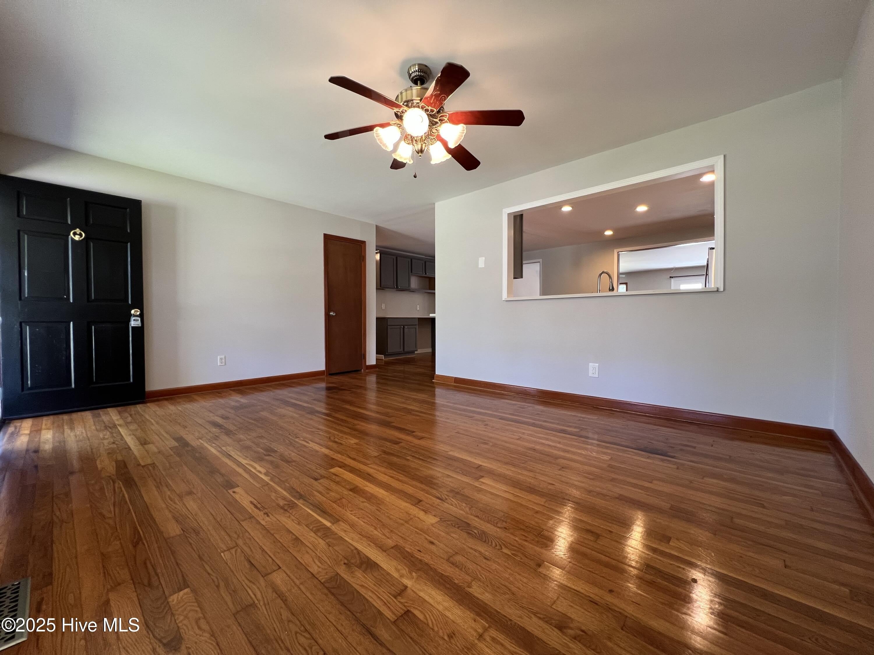 805 Gardenview Drive – photo 4
