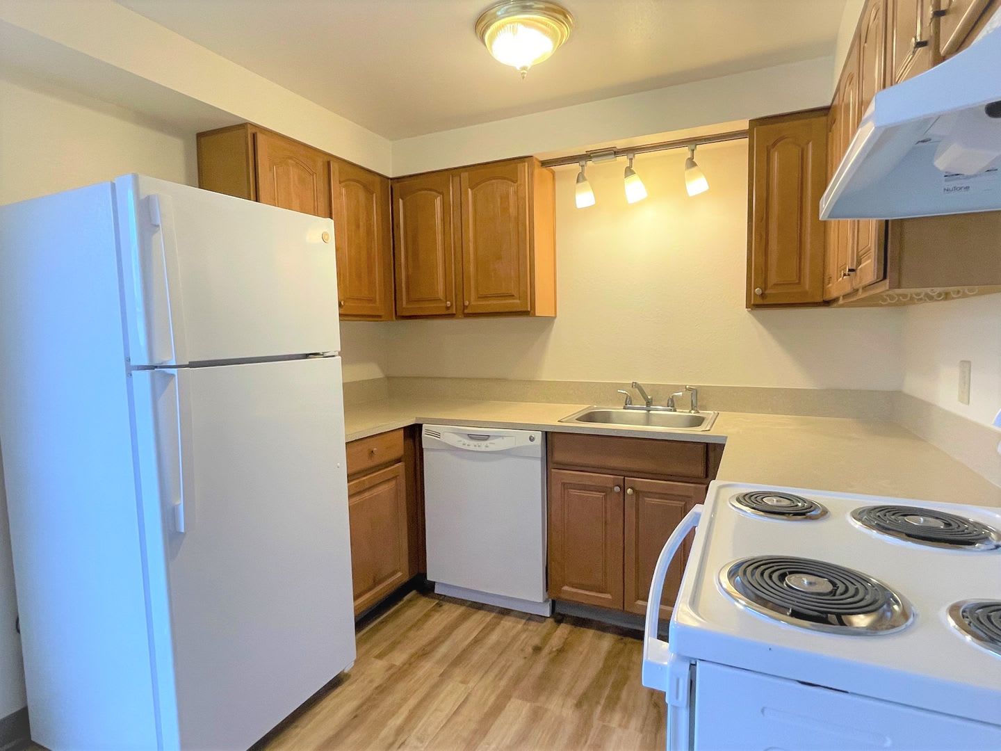 1330 S Ivy Street Charming Updated Duplex With Brand New Carpet – photo 5