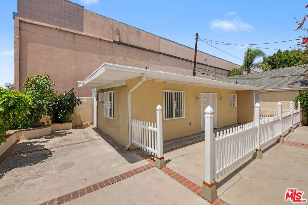 2153 Glendon Ave – photo 2