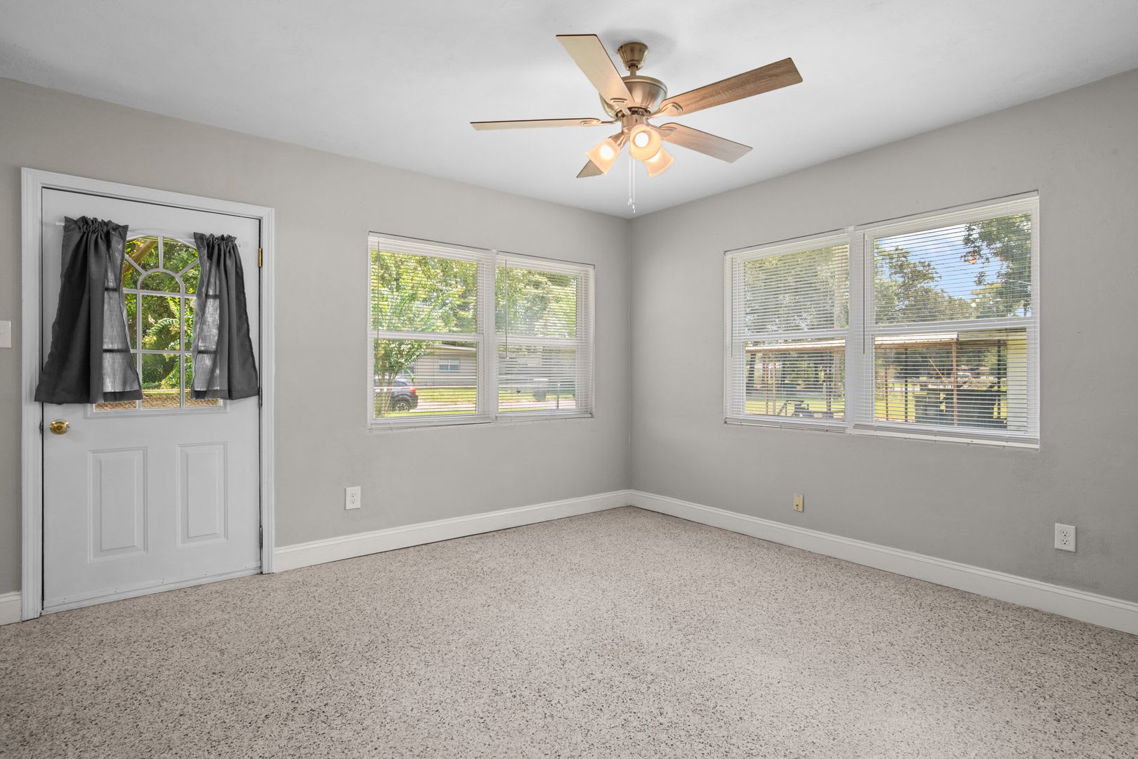 Freshly Remodeled 3 Bed Home in West Pensacola – photo 5