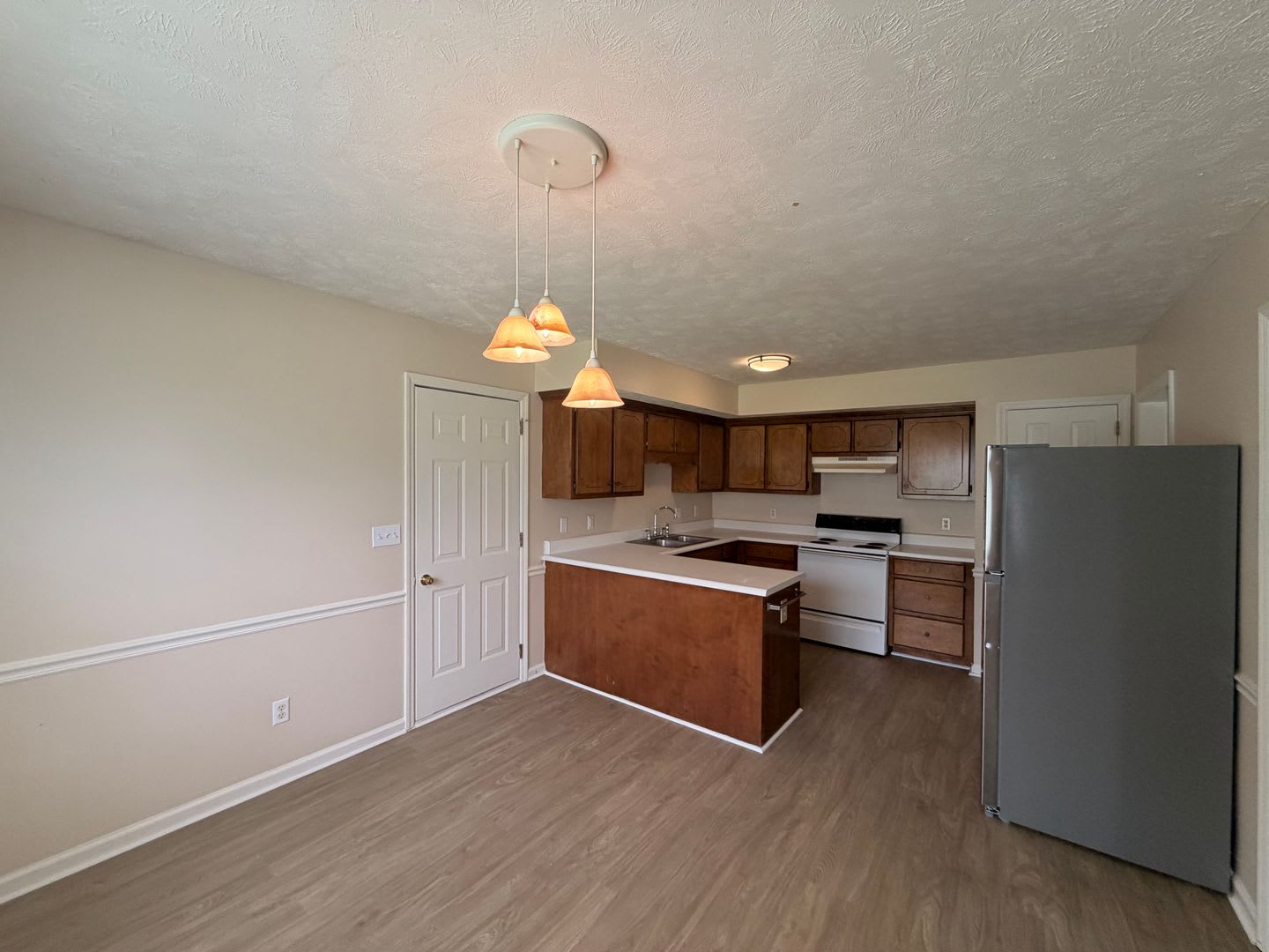 Move-In Ready! Fresh Updates, Fenced Backyard & Prime Smyrna Location! – photo 4