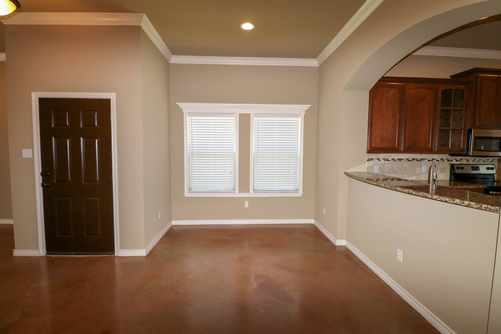 Available Now: 4 bedroom house – photo 5