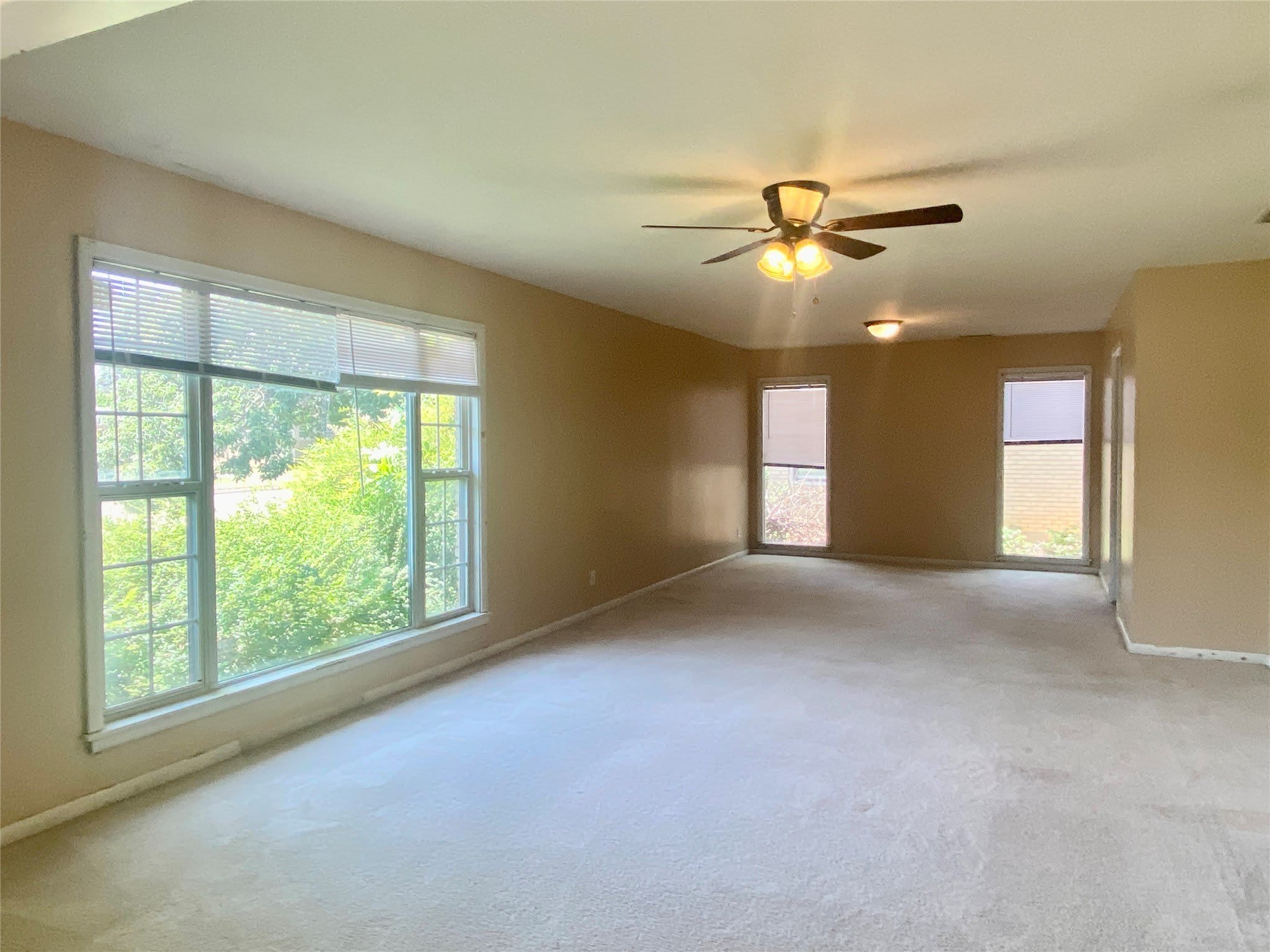 2467 Garfield Avenue – photo 3