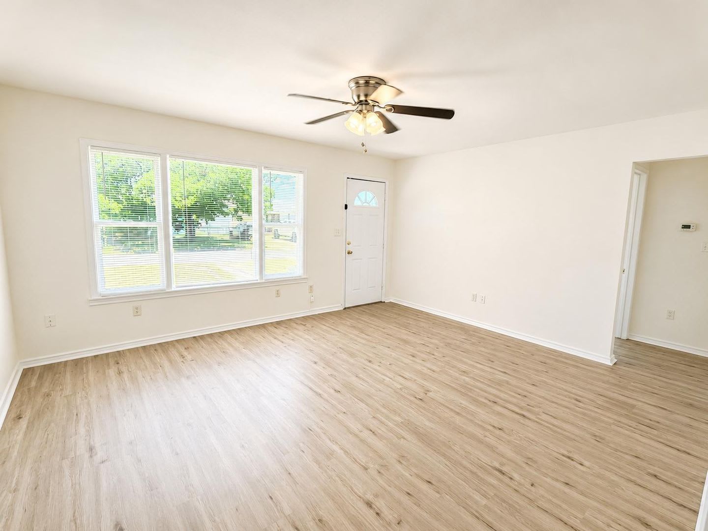 Adorable Remodeled three bedroom, one bath home with spacious fenced in back yard!! – photo 3