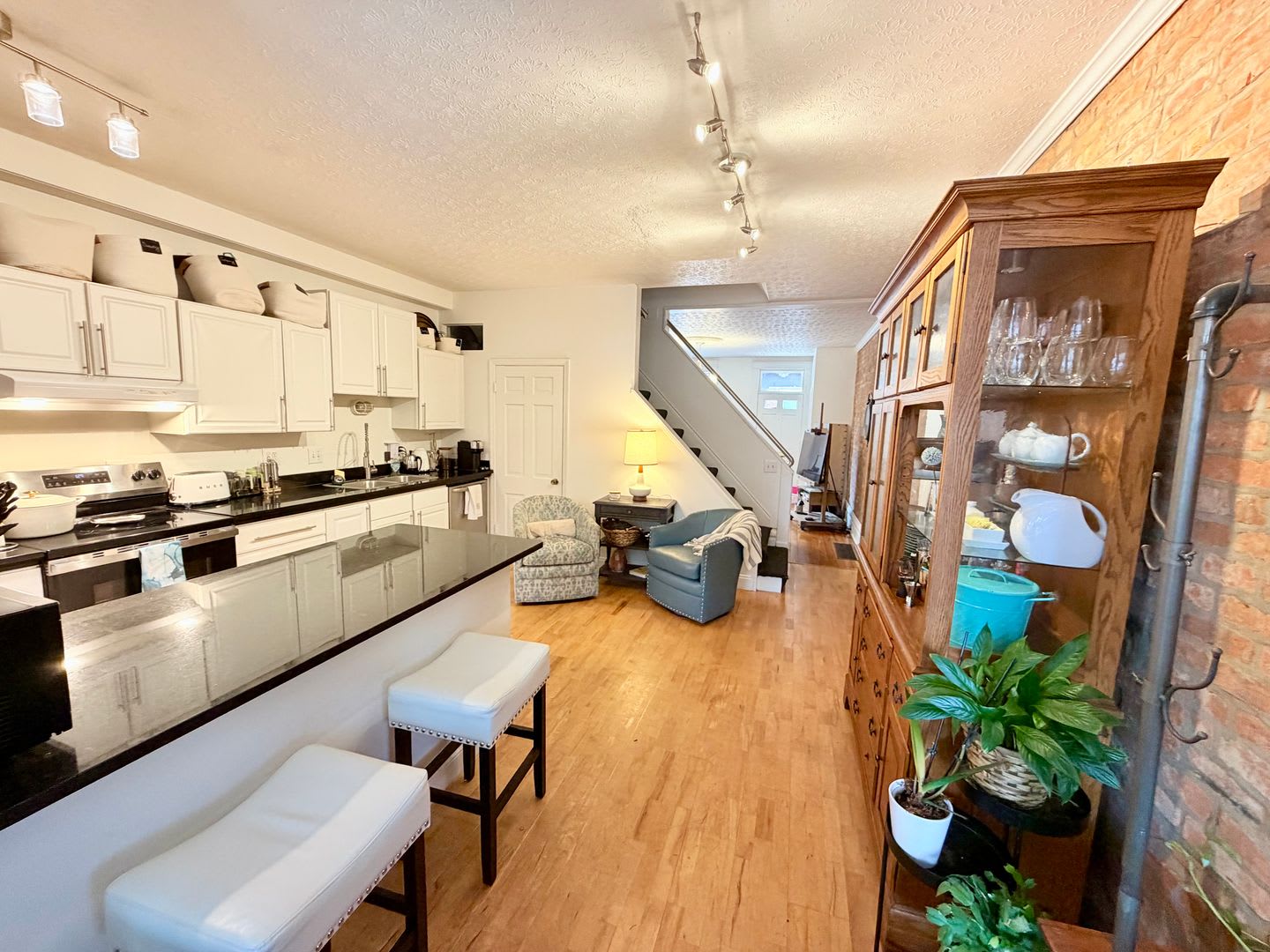 2 bedroom brick townhouse – photo 3