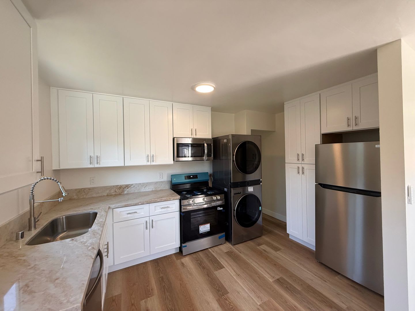 Completely Renovated 2 Bed / 1 Bath Back House – Move-In Ready! – photo 5