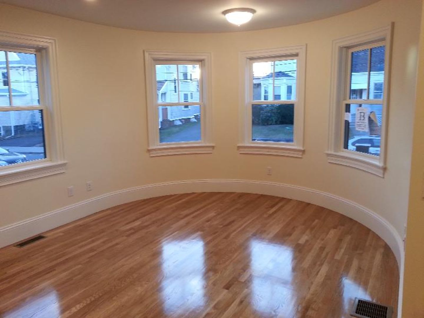 Charming 3 Bedroom-No Broker Fee – photo 5