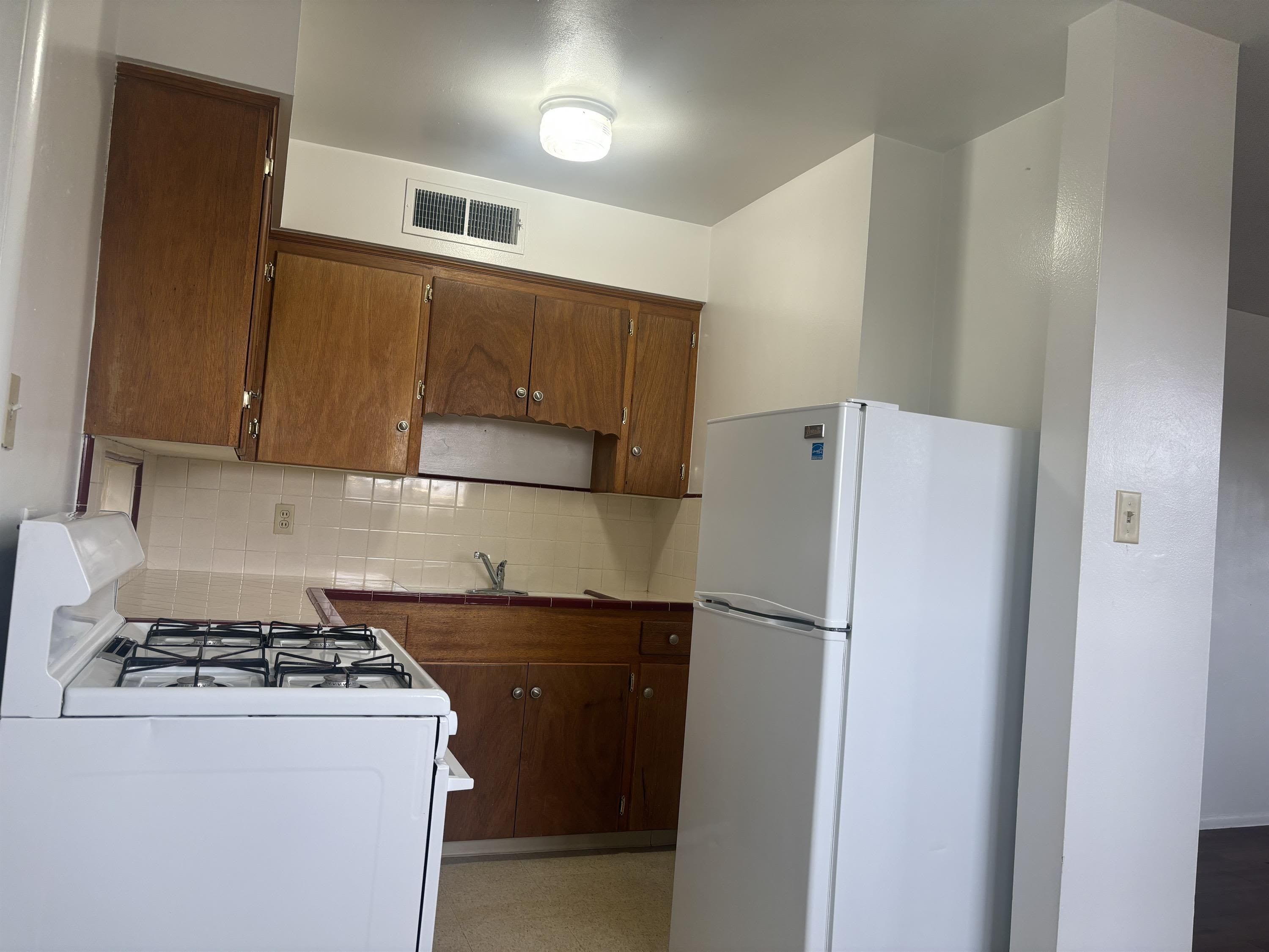 2618 East Turney Avenue- 4 – photo 2