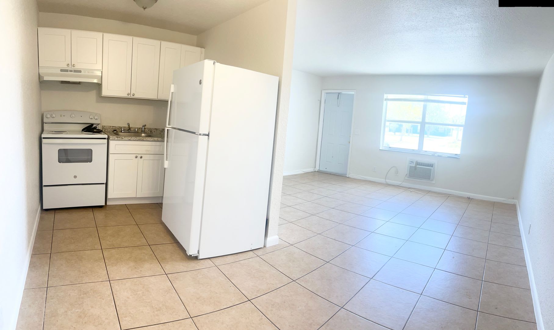 LARGE NEWLY RENOVATED APARTMENTS Application fee is waived during move in – photo 3