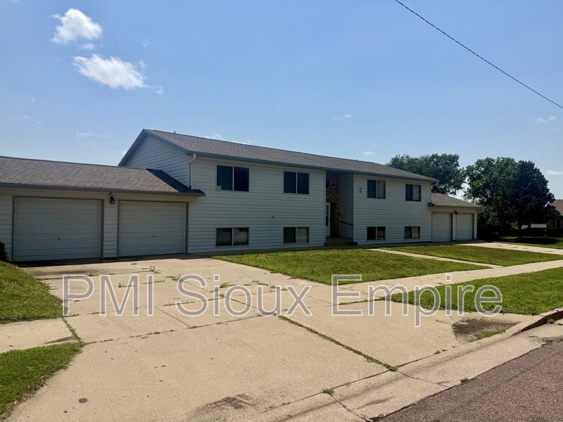 1101 E 9th st – photo 5
