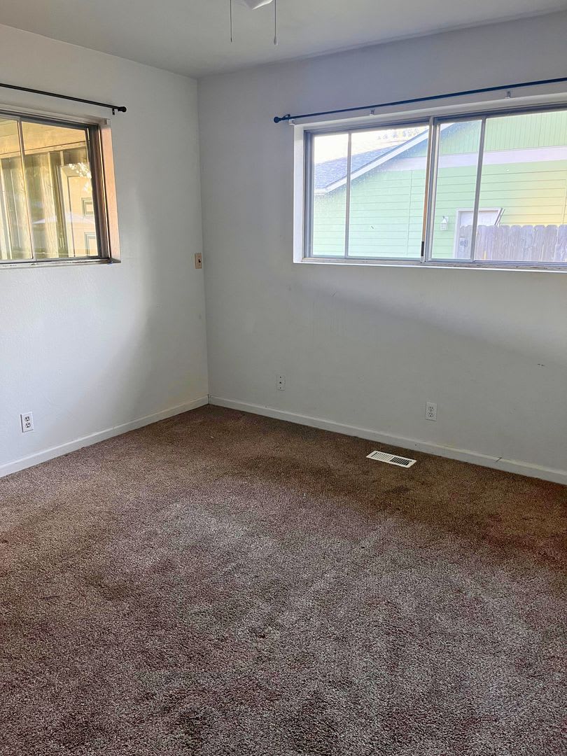 2 Bedroom, 1 Bath, Rogue River – photo 4