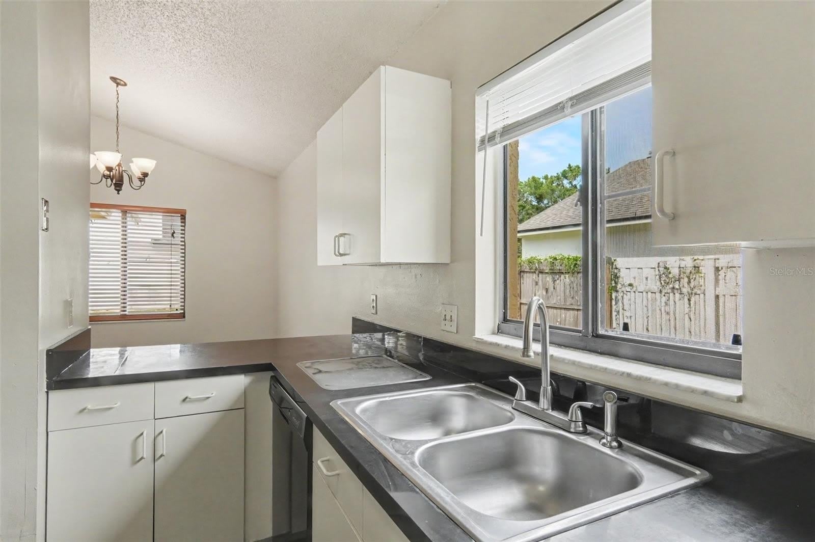 1061 MANIGAN Avenue – photo 5