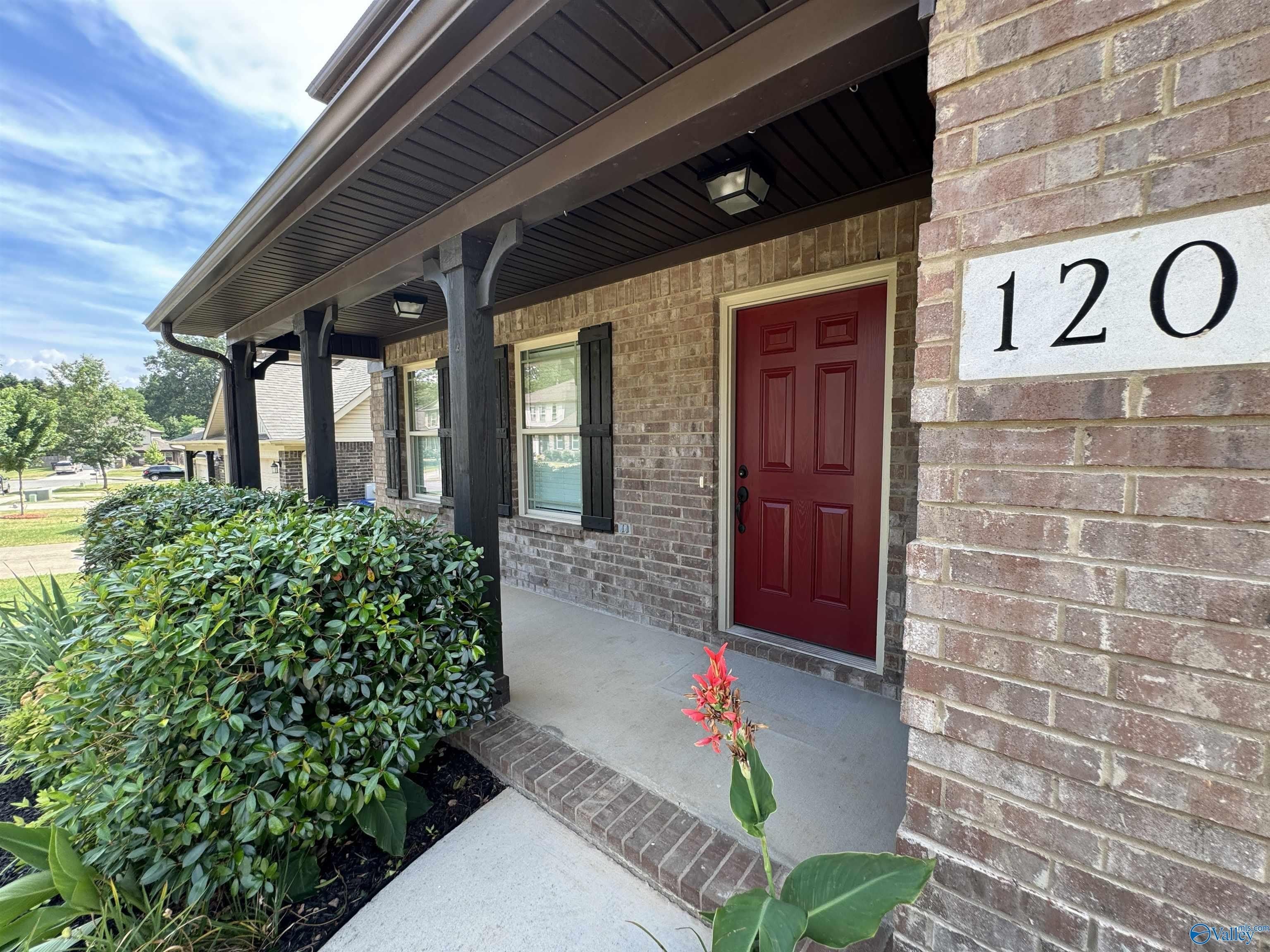 120 Meadowglade Lane – photo 1