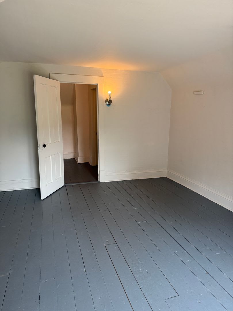 Welcome to the peace and quiet of this 4-bedroom 2-bathroom home. – photo 4