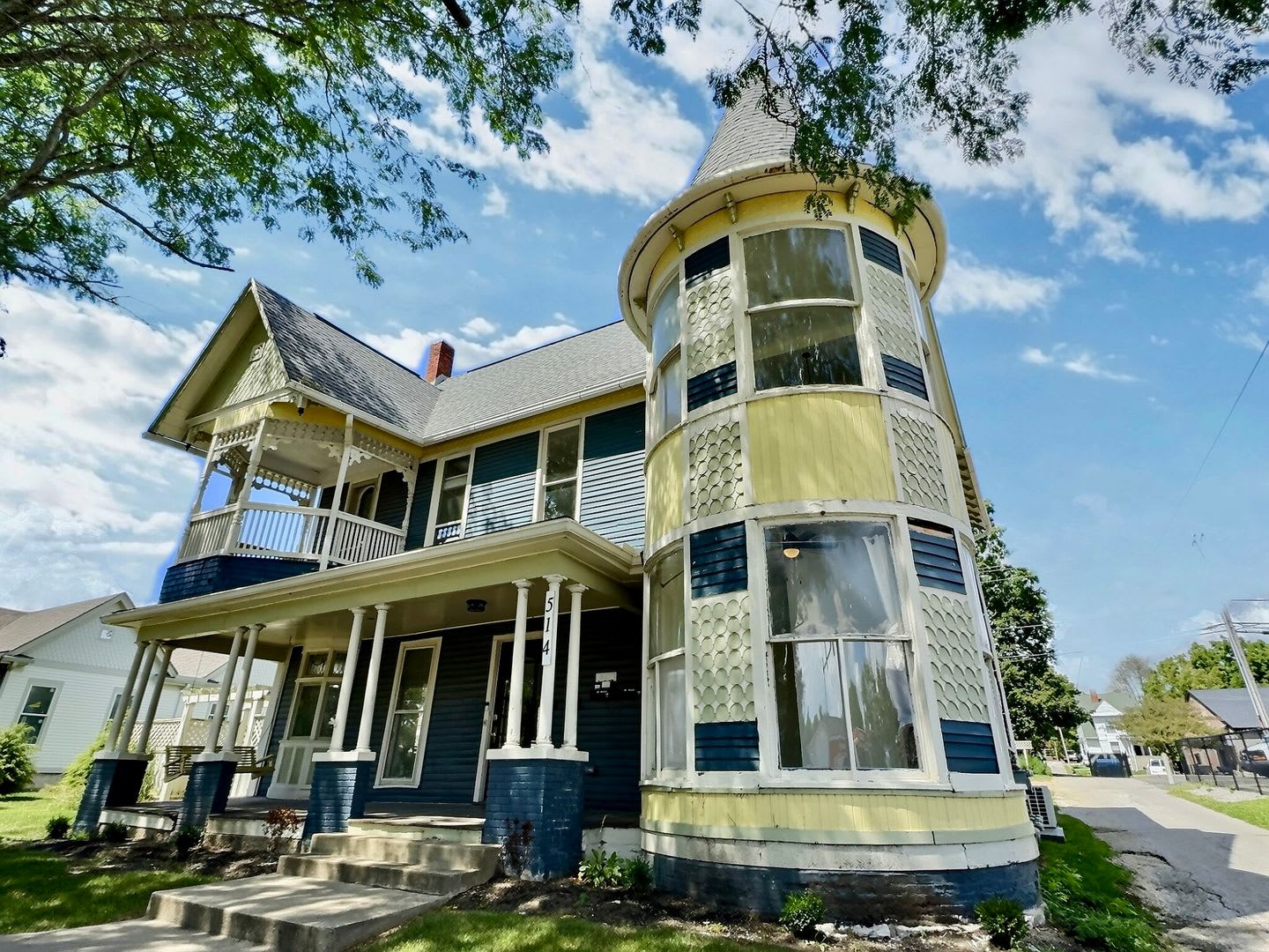 **August 2028** HUGE 8 Bed 6 Bath!! Fully Remodeled!! – photo 2