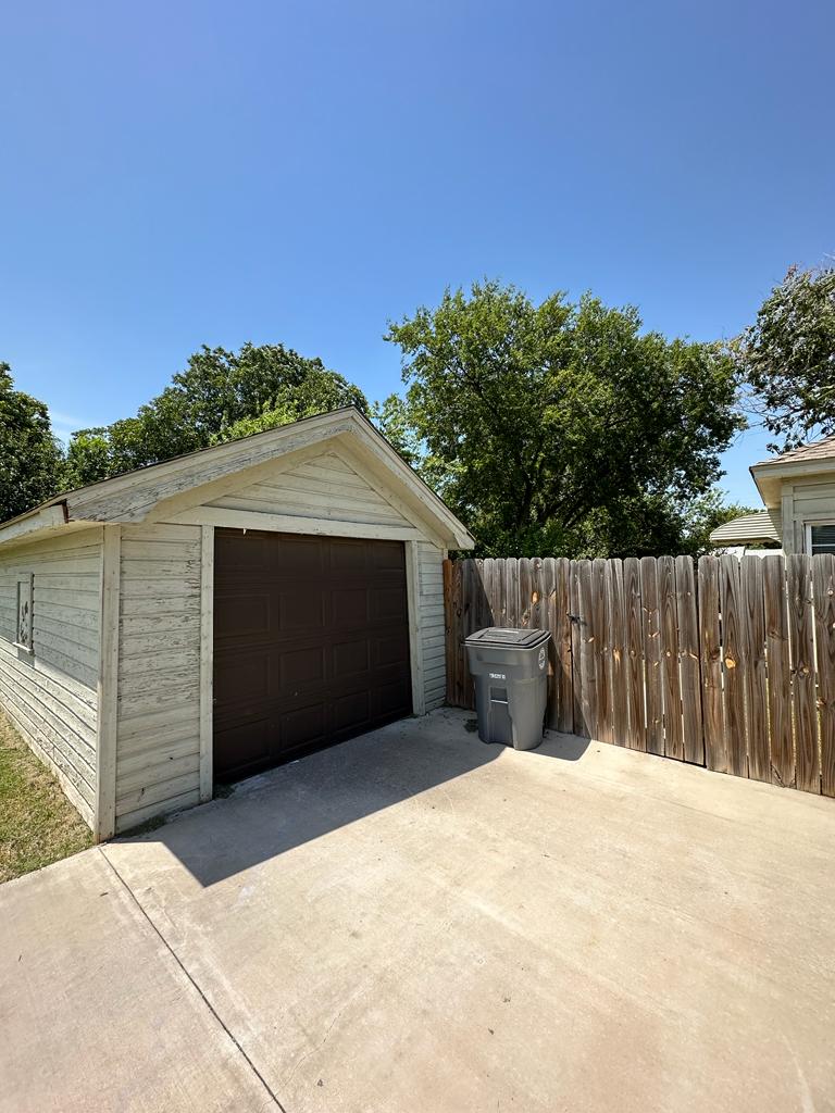 1602 NW 16th – photo 3