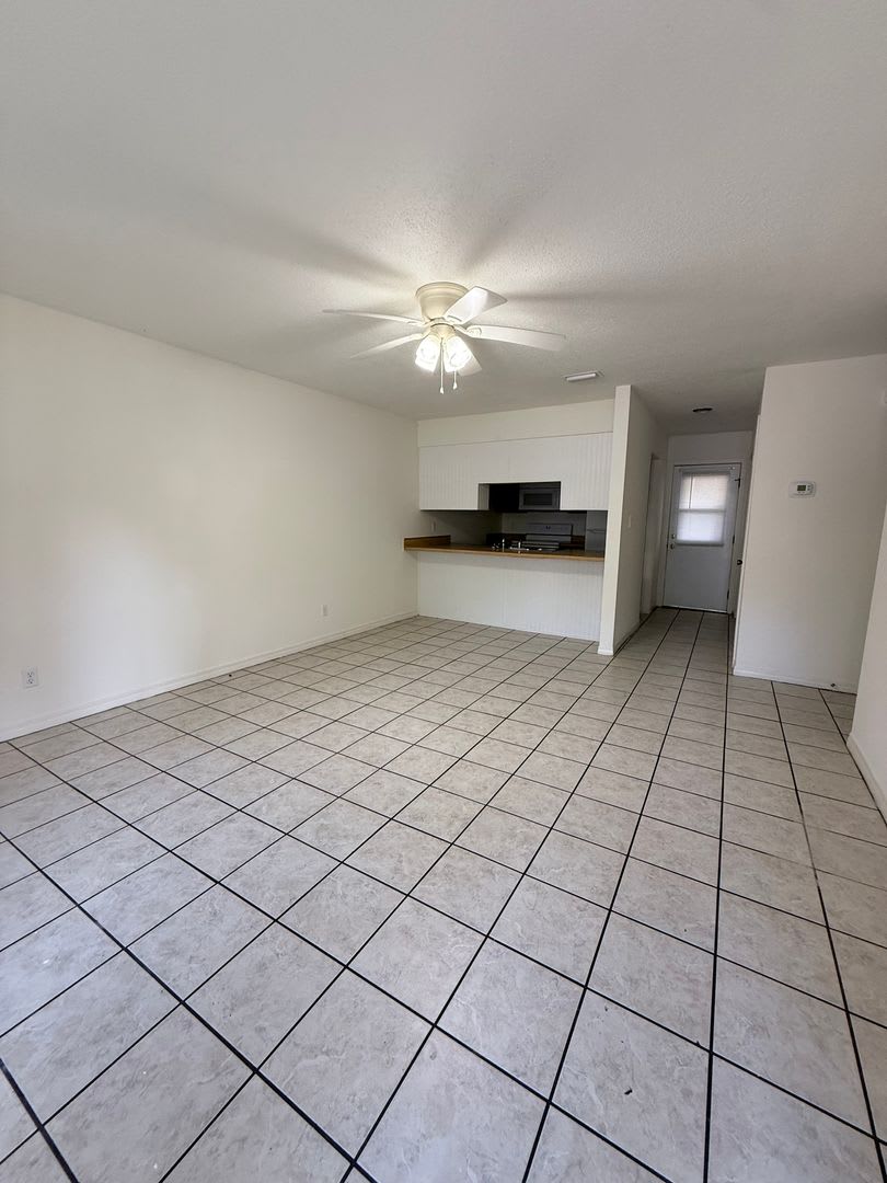 New Listing! – photo 2