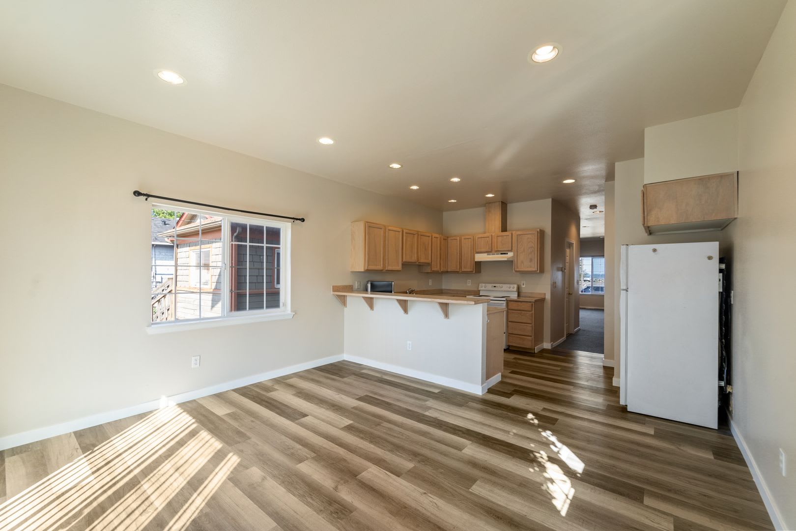 COMING SOON! Spacious 3 Bedroom / 2.5 Bathroom Single Family Home in Tacoma! – photo 5