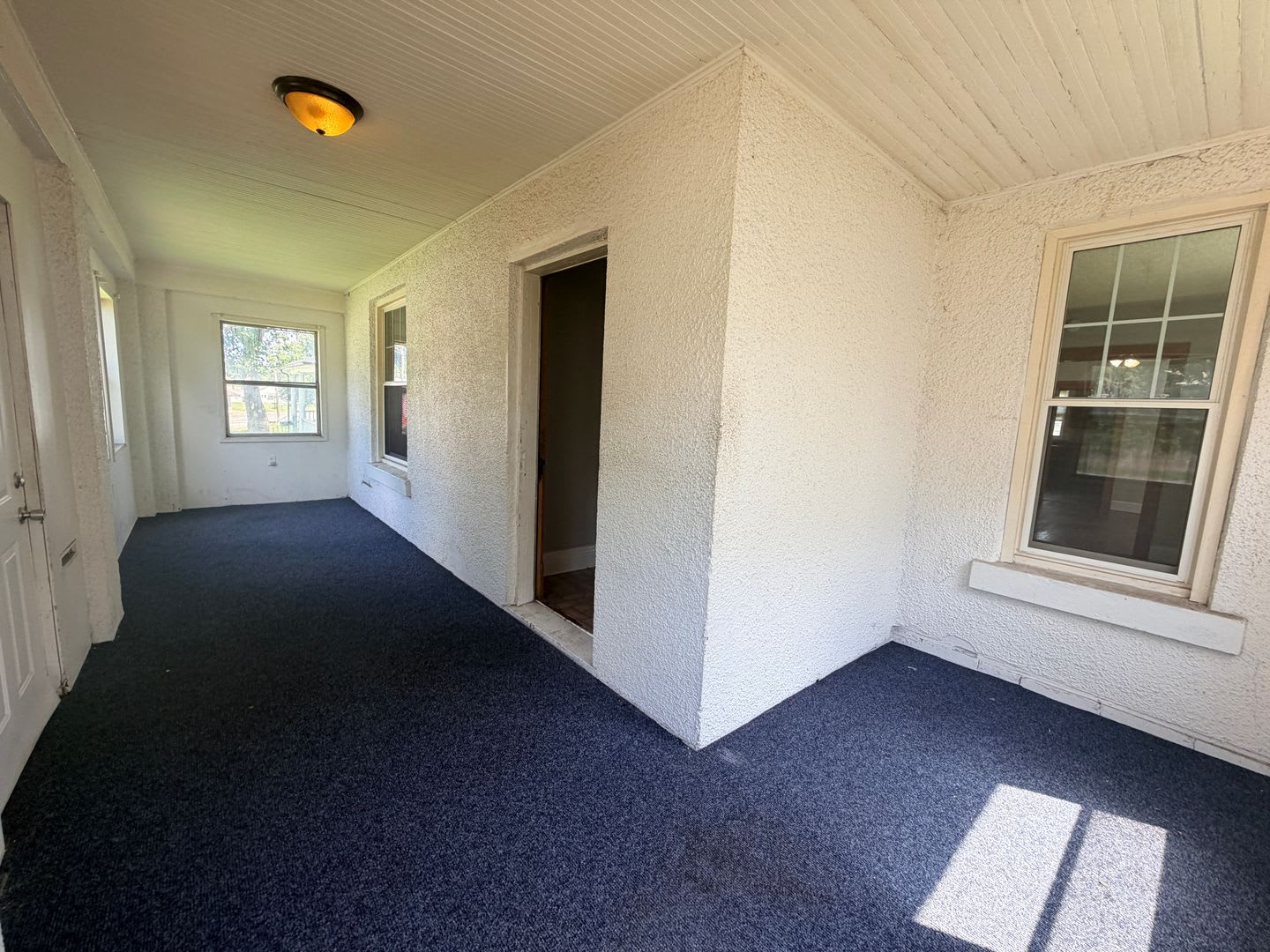 4-Bedroom Home Near Brady Street in Davenport – photo 2