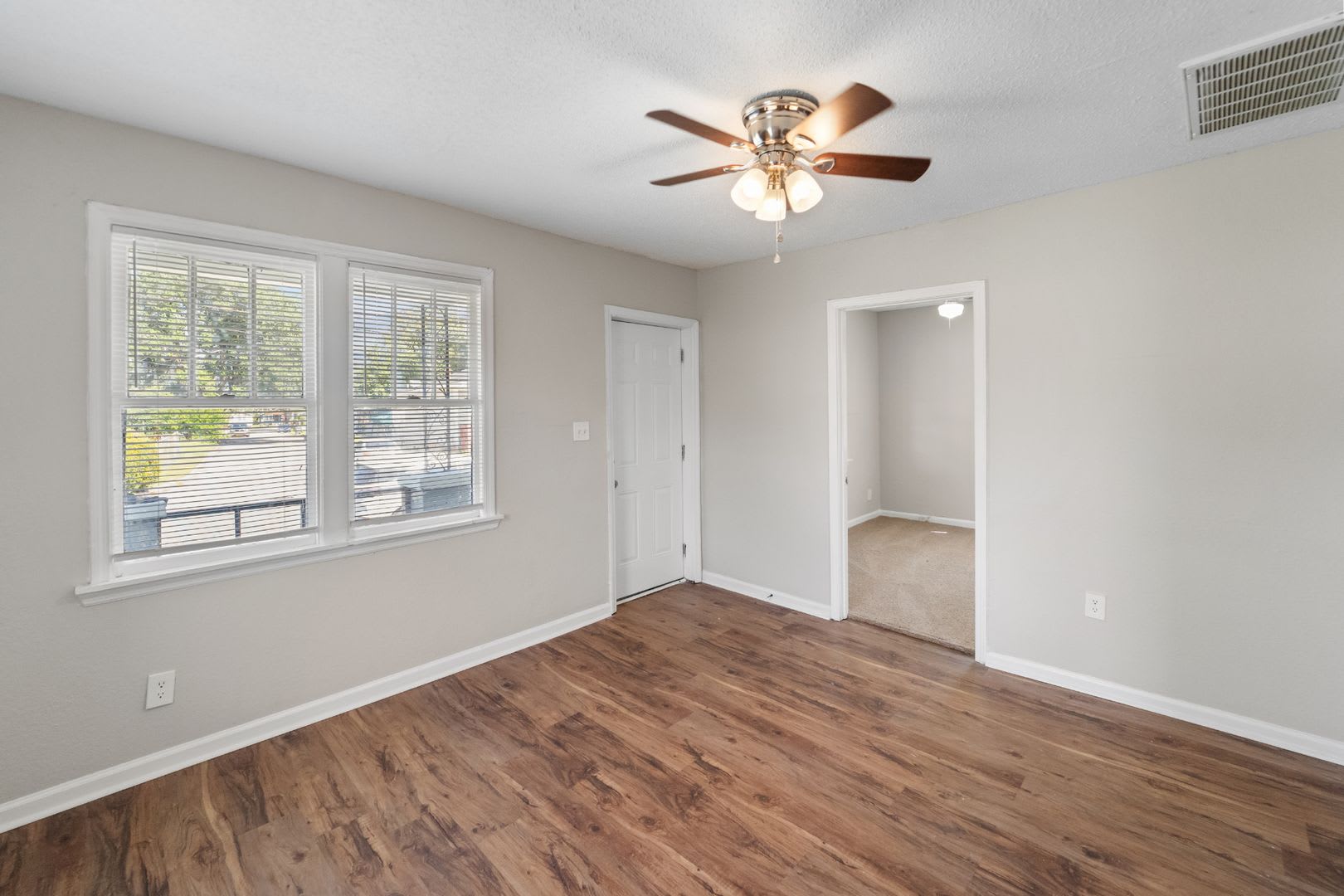 Bright & Stylish 3-Bedroom Home Near Downtown Savannah – photo 5