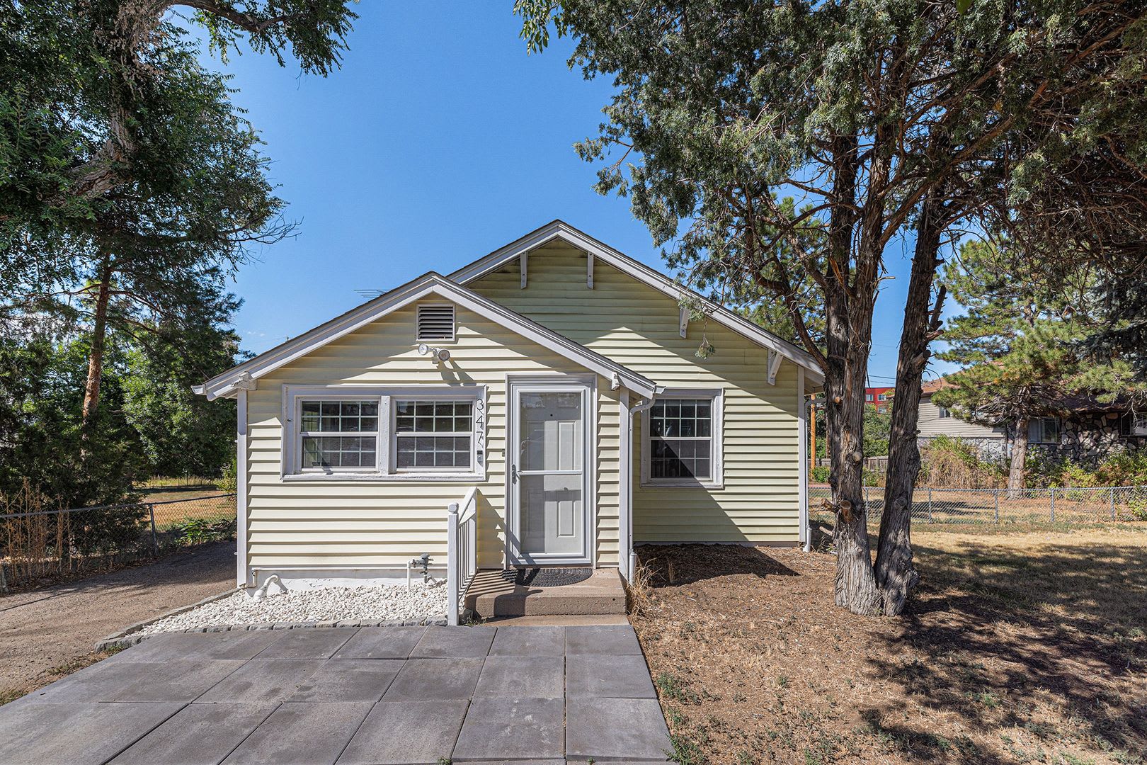 Charming 4Bed/2Bath with Huge Backyard – photo 2