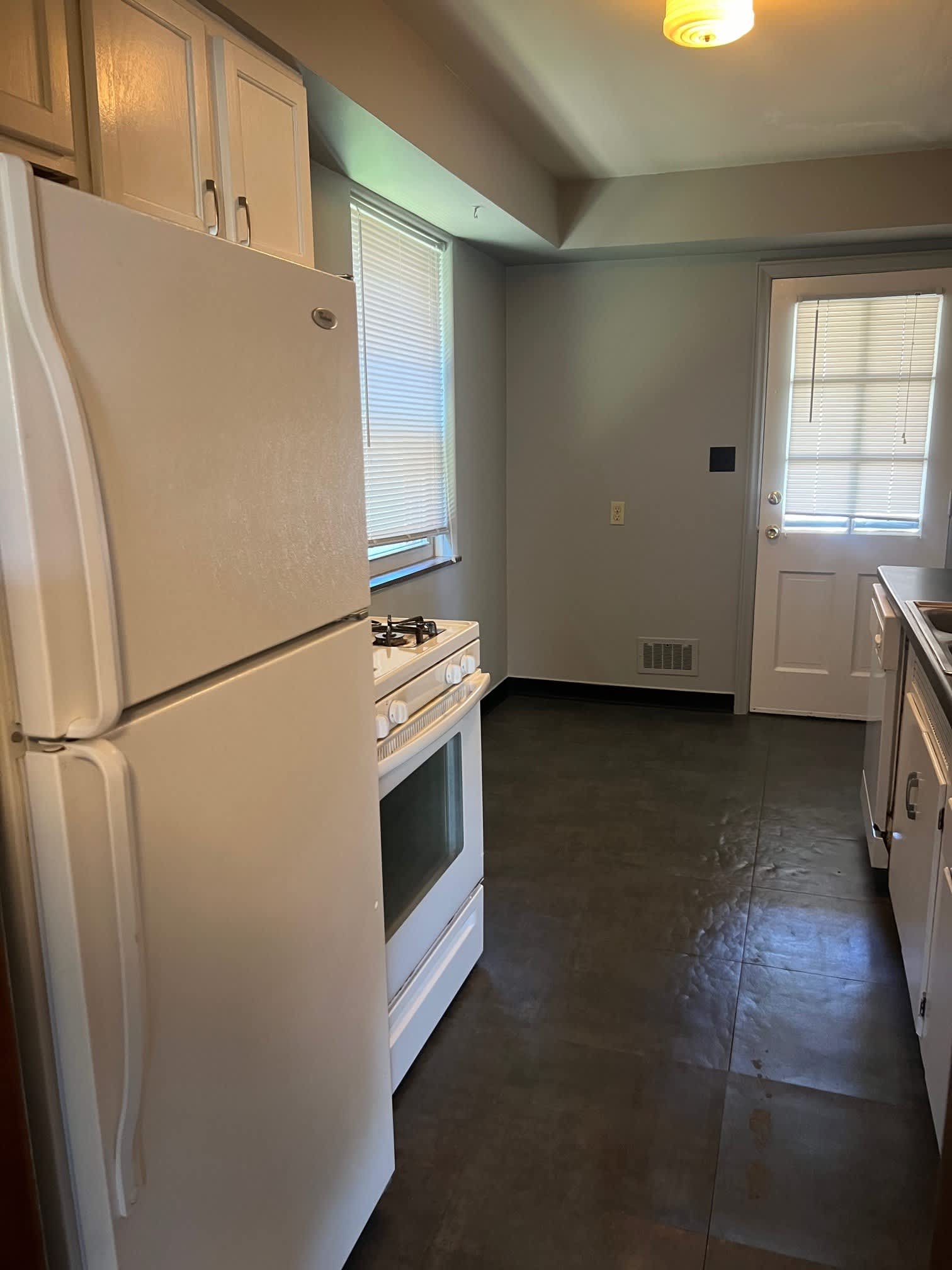 1597 Grandview Ave – photo 3