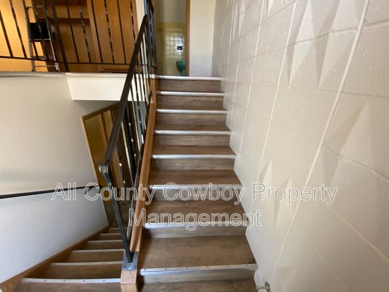 1000 E. Garfield St. – photo 5