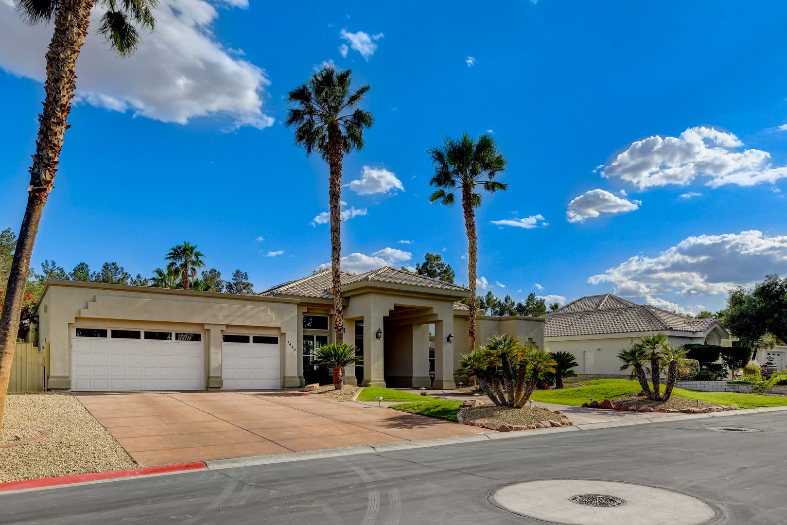 A luxurious 5 Bedroom House with a Casita & a Sparkling pool at Ten Oaks Estates – photo 3