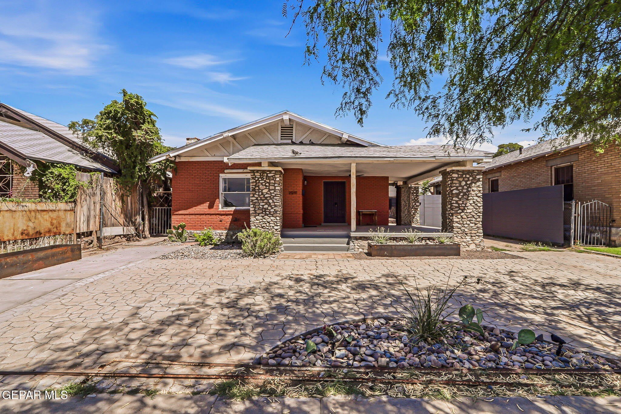 2911 GRANT Avenue – photo 1