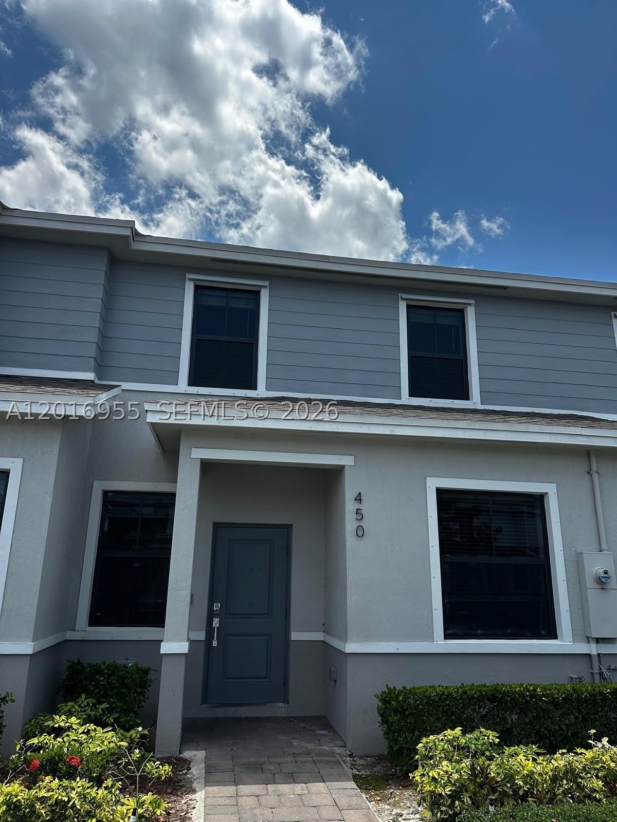 450 NE 12th St – photo 2