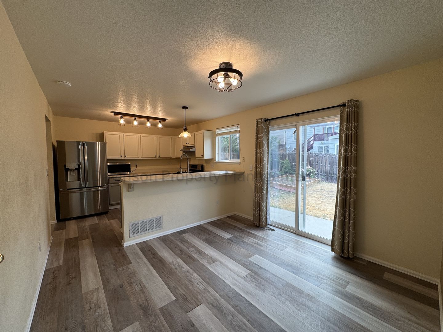 Gorgeous 5 Bedroom House in Stetson Hills – photo 4