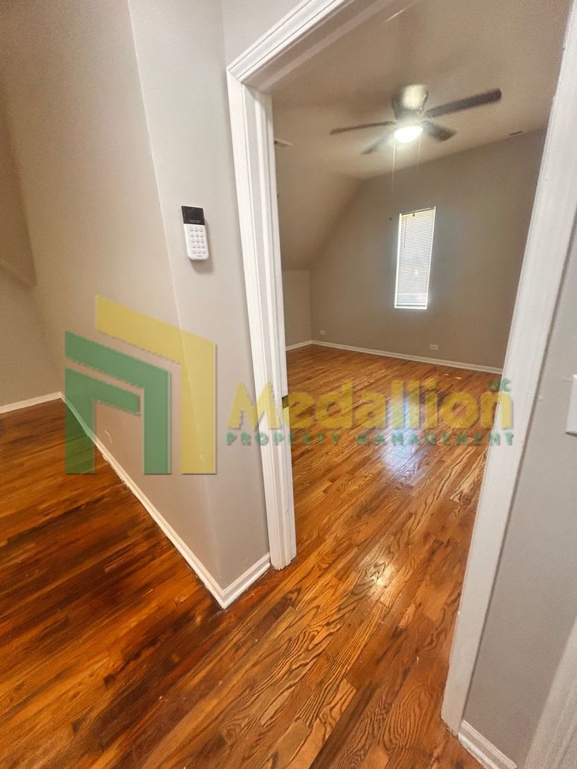 Updated 2-Bedroom Second-Floor Unit with Hardwood Floors – photo 5