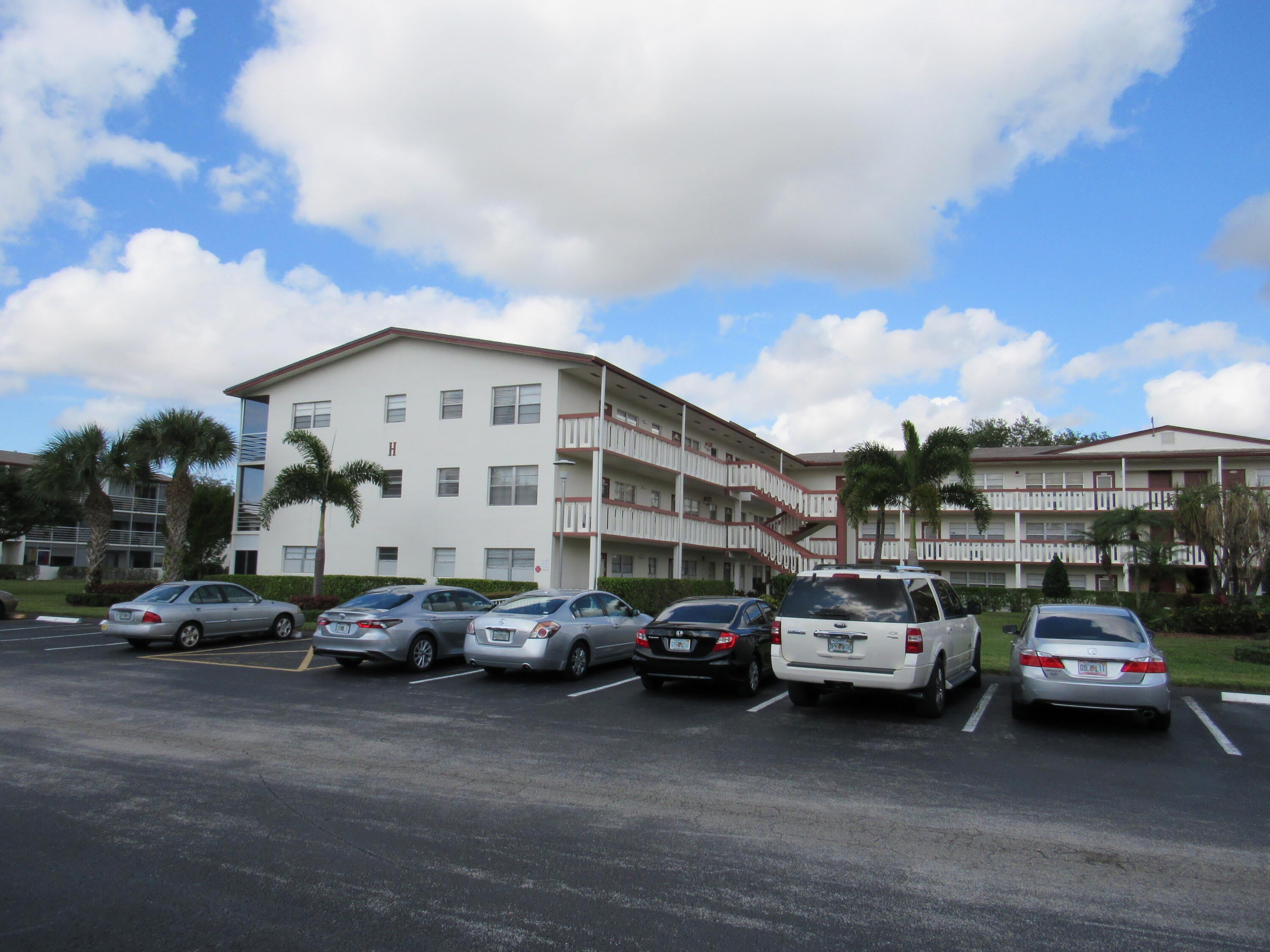 195 Fanshaw Way E – photo 2