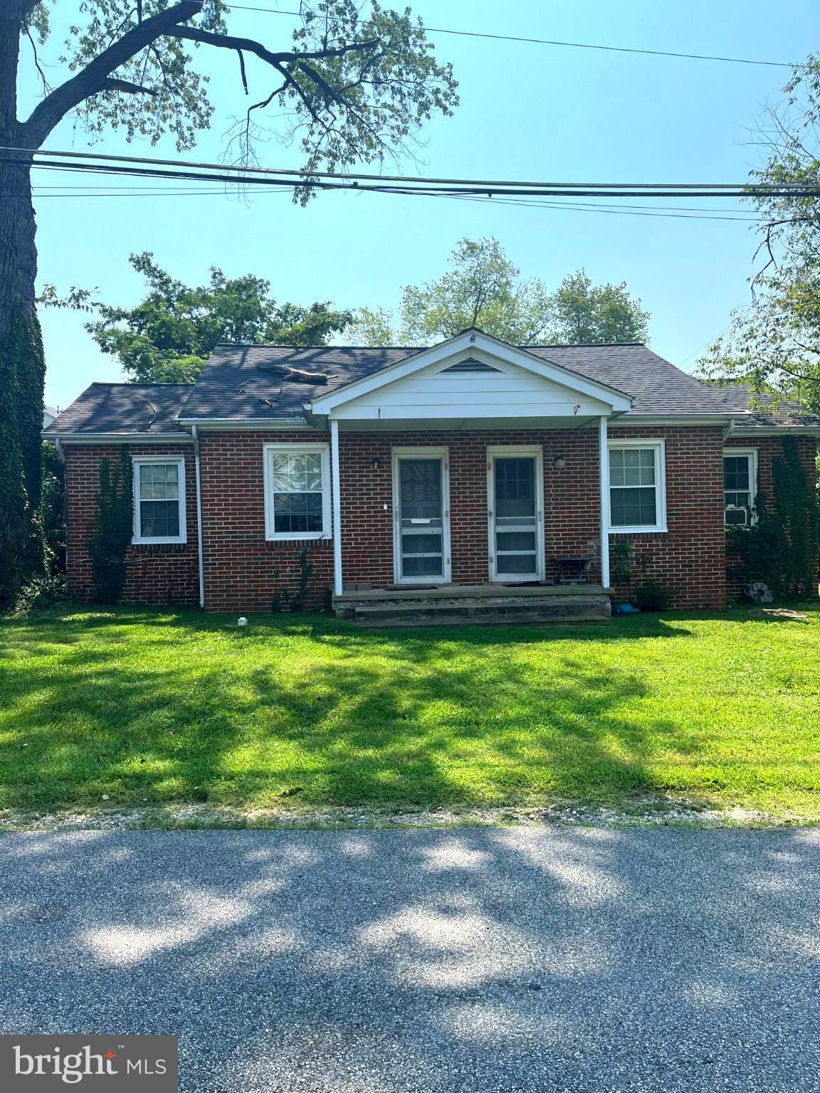 101 E LOCUST Street – photo 1