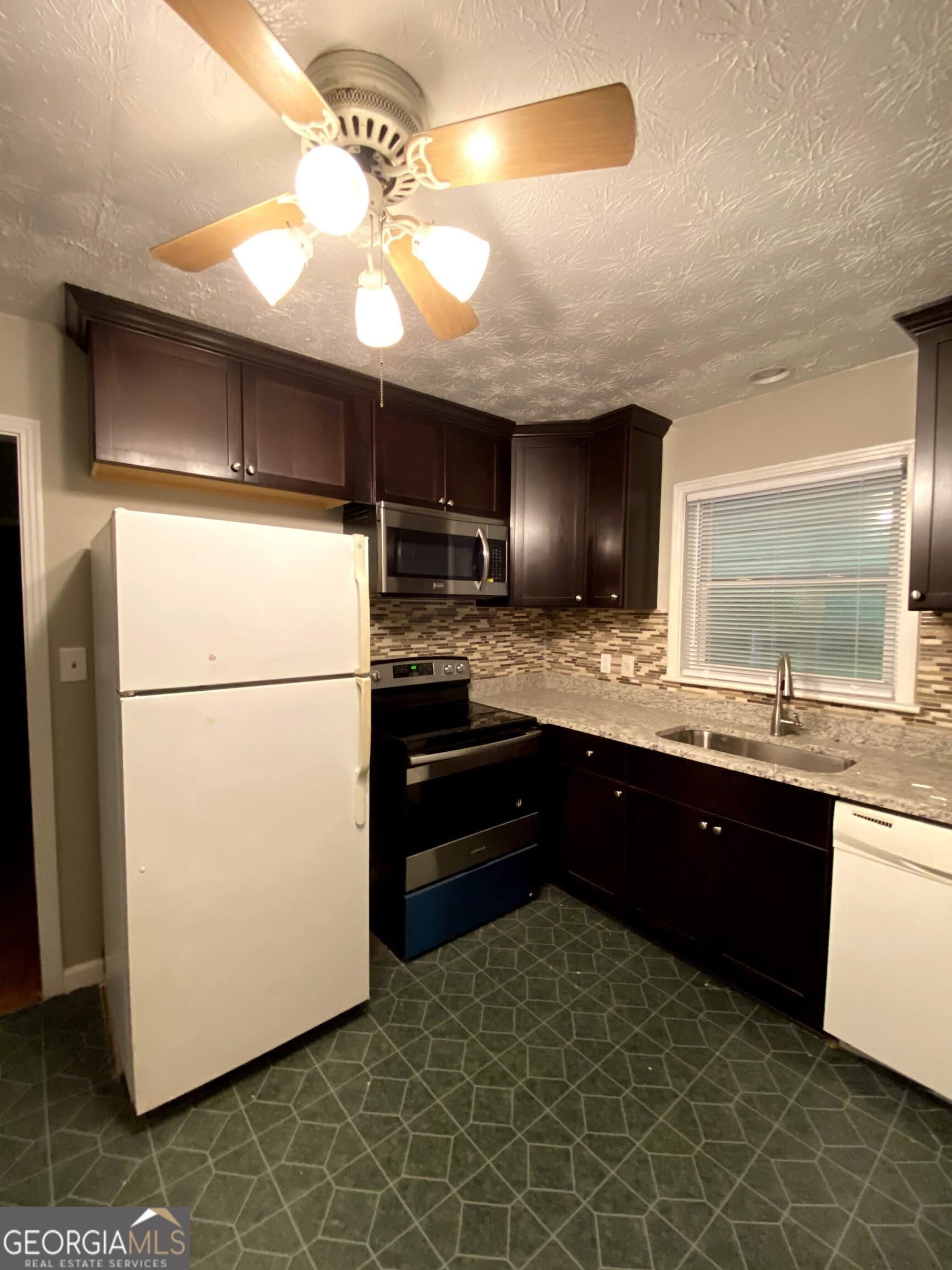 452 Windsor Drive SW – photo 4