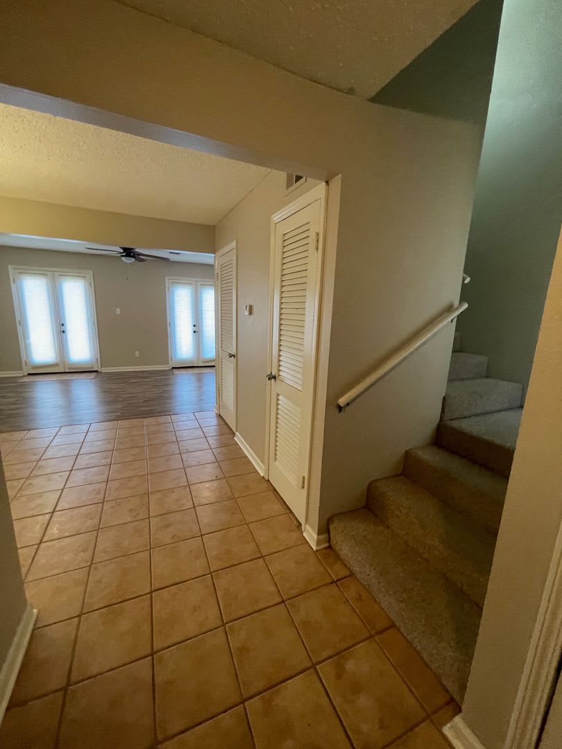 3 bed/1.5 bath townhome right off of I-49 – photo 2