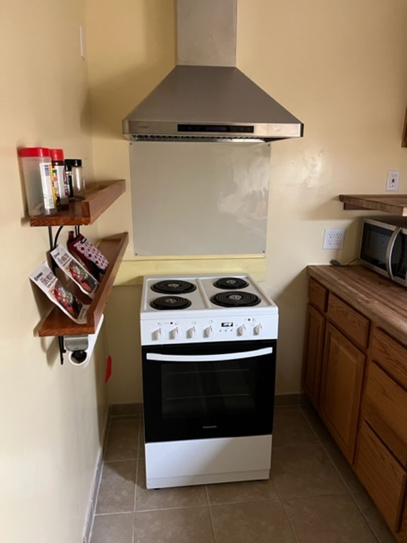 Furnished Efficency with Utilities Ready Now – photo 5