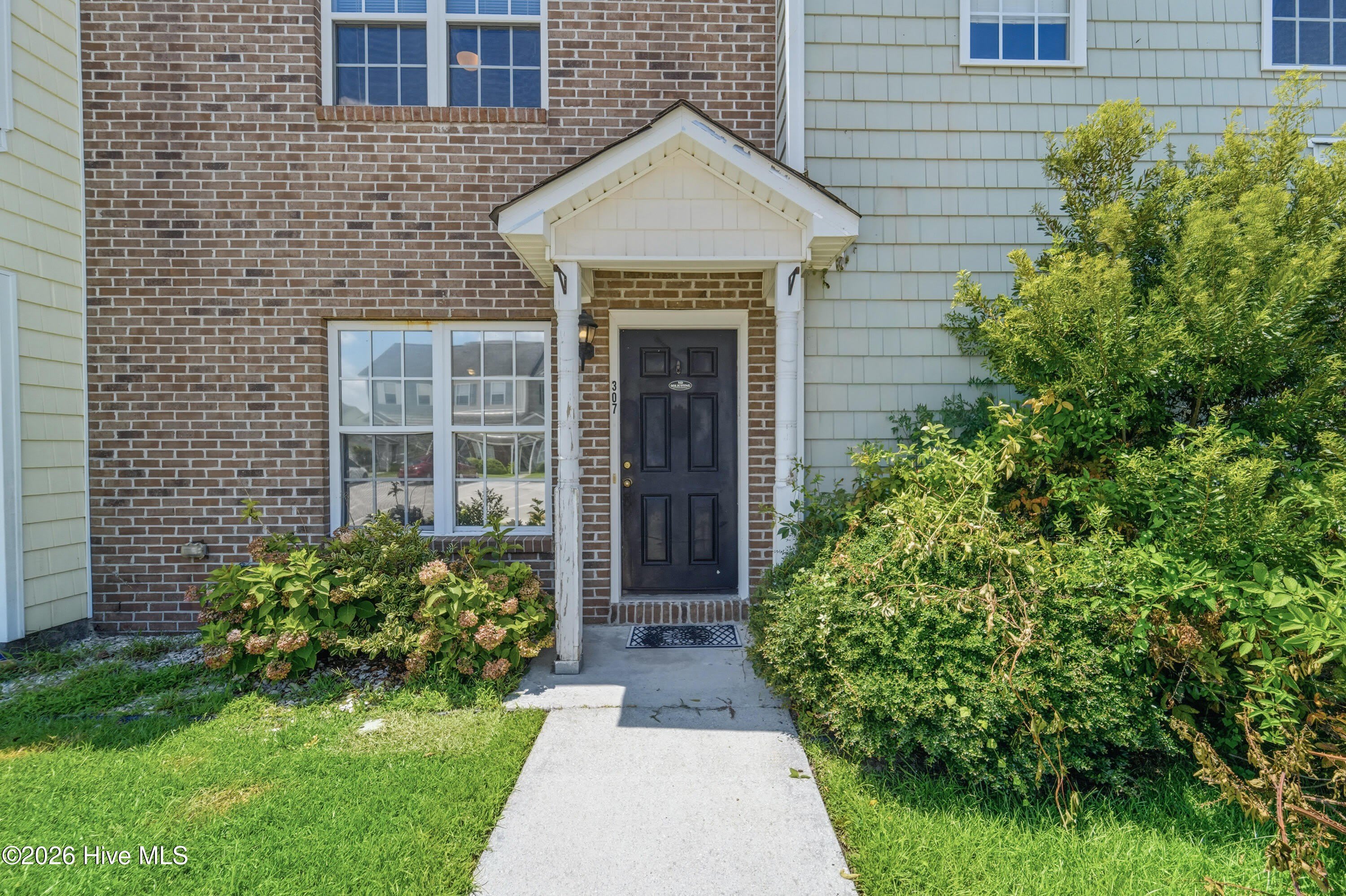 307 Bridgewood Drive – photo 2