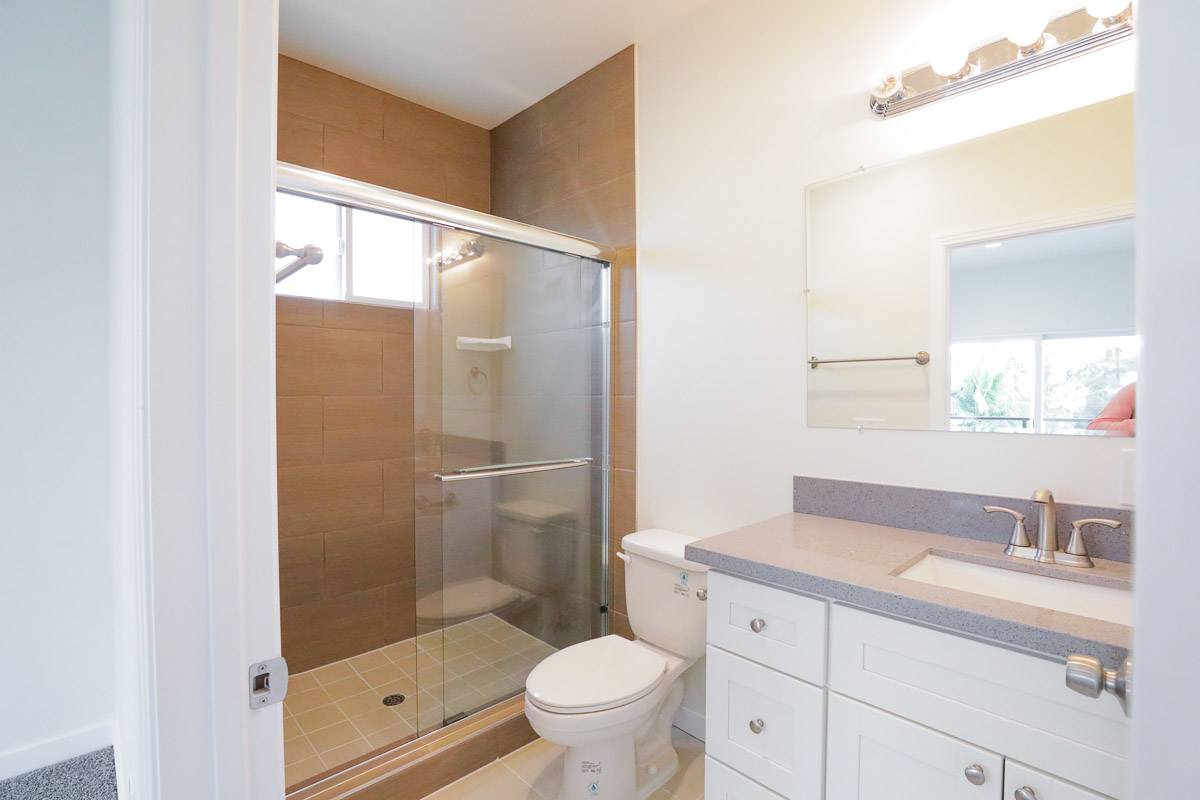 2820 South Cloverdale Avenue – photo 4
