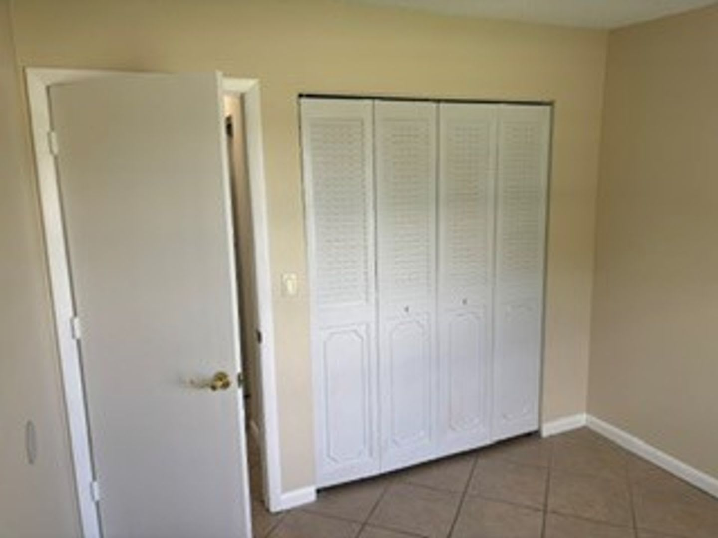 Freshly painted interior coming soon! 3 bedroom 2 bathroom single family home – photo 3