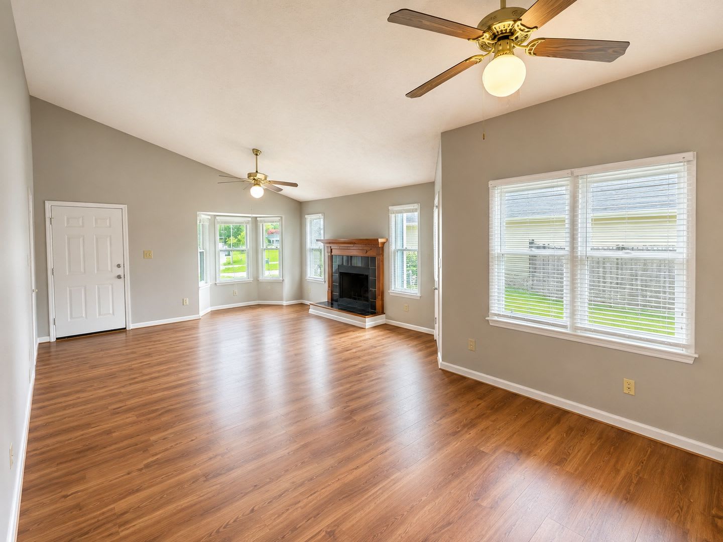 633 Winthrop – photo 2