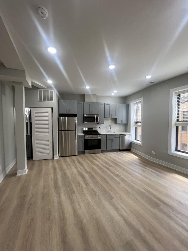 448 W Belden Ave – photo 2
