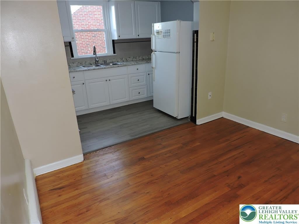 1717 1/2 W Tremont Street – photo 4
