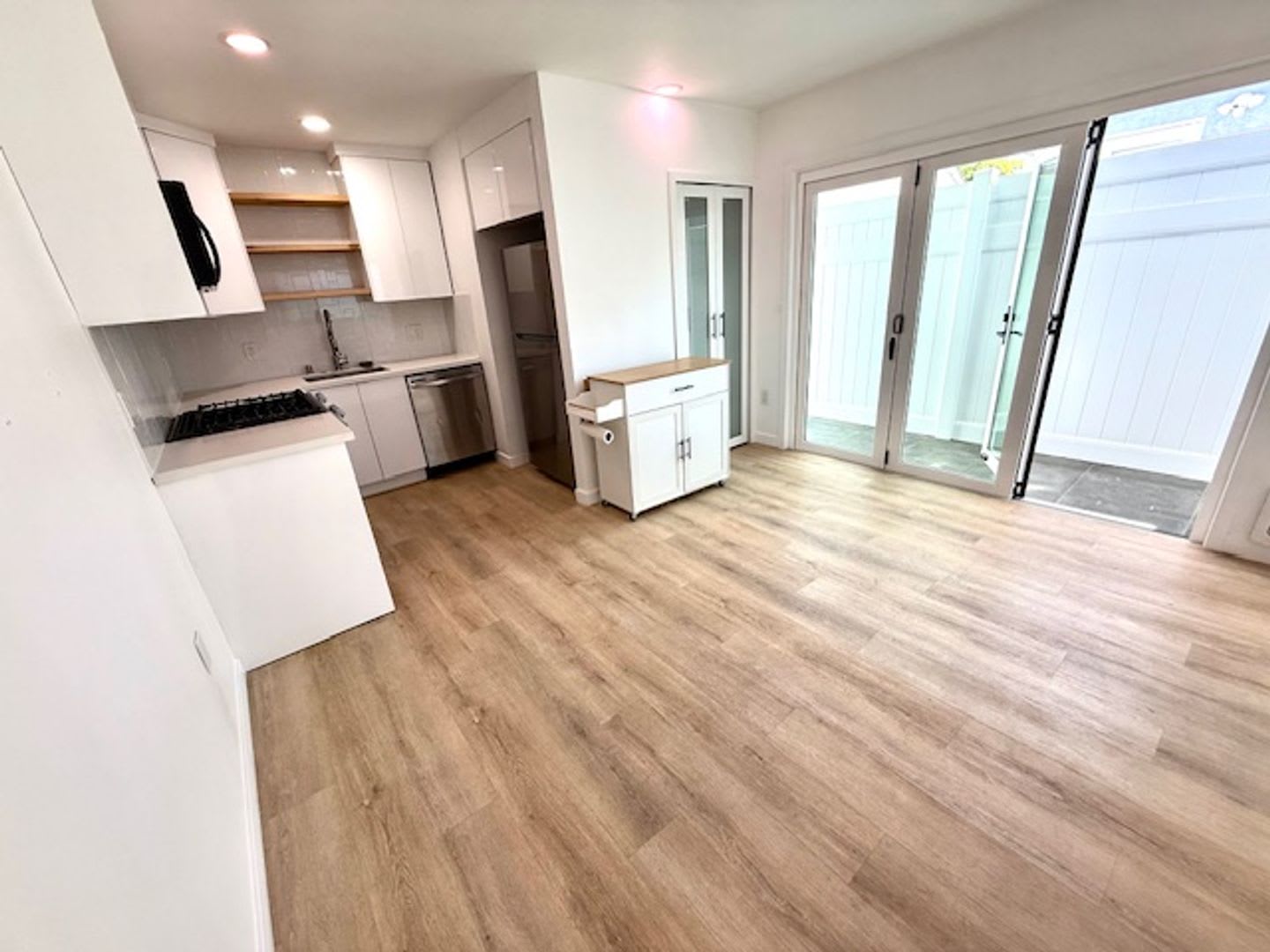 **AVAILABLE NOW!!!** 1 BR PATIO HOME (ADU) IN LAKEWOOD – photo 1